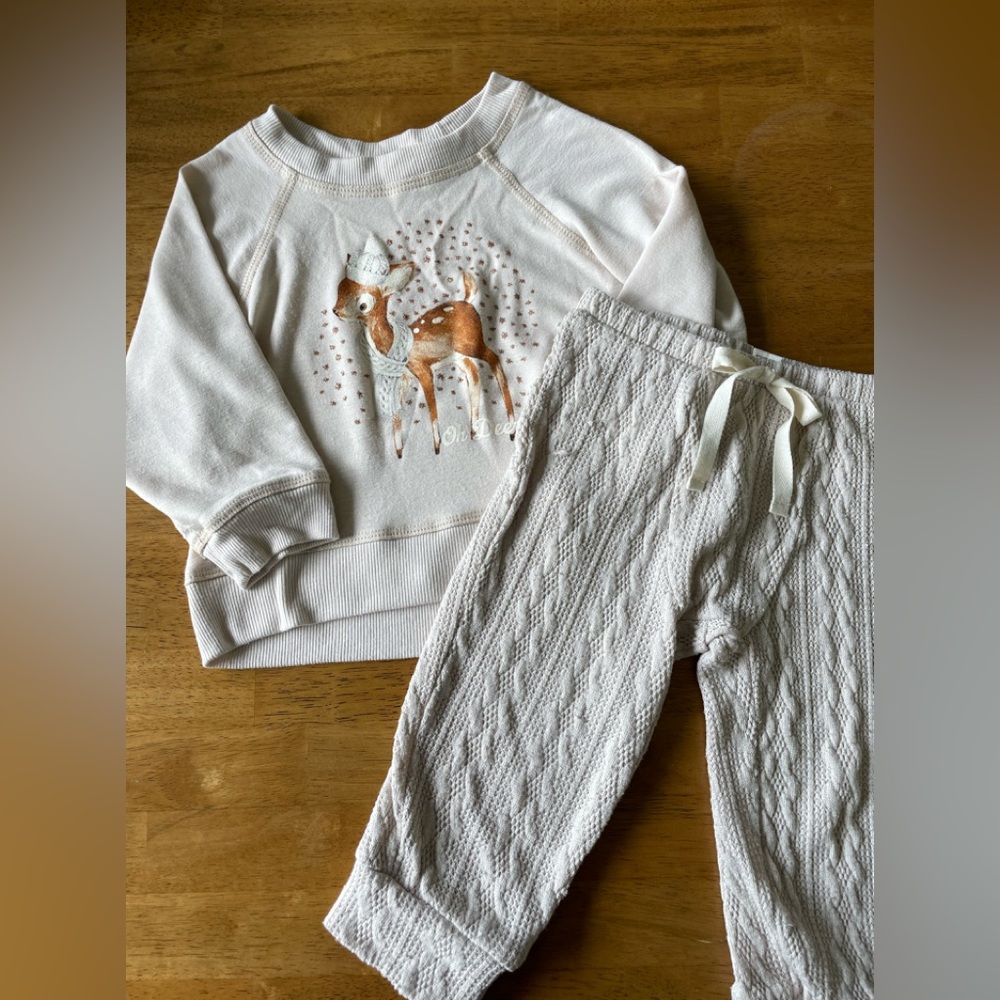 TullaBee comfy sweatshirt and pants. 🦌